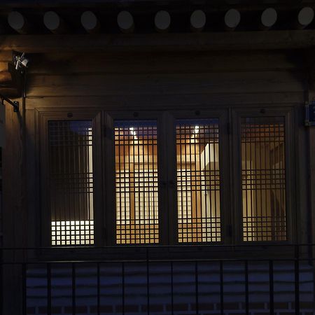The Korean Traditional Hanok In Downtown Seoul For Convenient Public Transportation - Seoul Ari Exterior foto